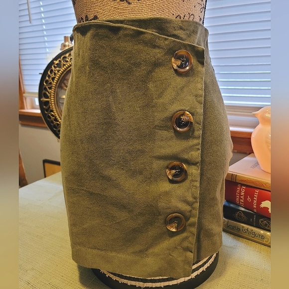 {Fashion On Earth}🪷Corduroy Mini, Size M - Picture 5 of 8